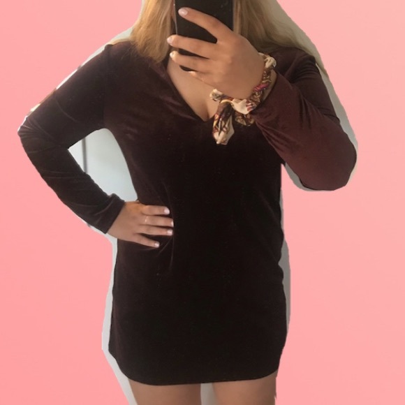 BURGUNDY VELVET LONG SLEEVED MINI DRESS - Picture 1 of 2